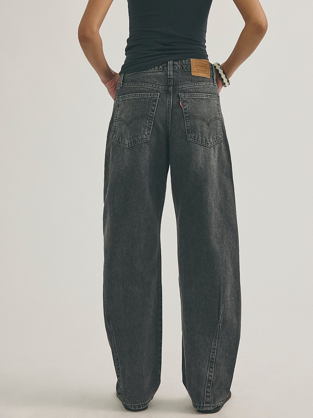 Levi’s Baggy Dad Barrel Jean - Picture 2 of 4